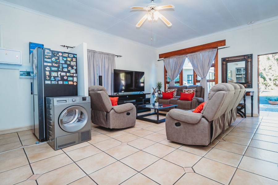 6 Bedroom Property for Sale in Heatherlands Western Cape